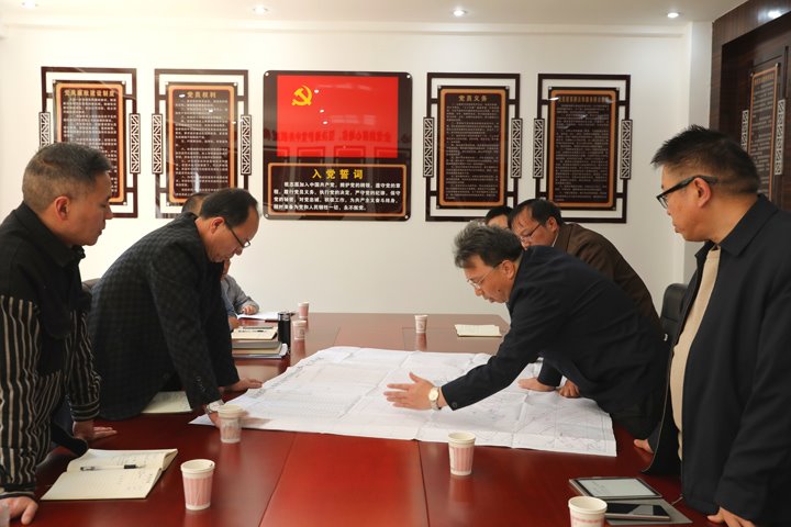 意昂体育 | 智能运动新世代的引领者集团副总经理杜昌华一行到团结煤业公司调研指导工作